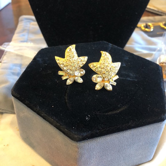 Austrian Crystal Pavé Leaf Clip On Earrings-Boutique - Picture 2 of 5